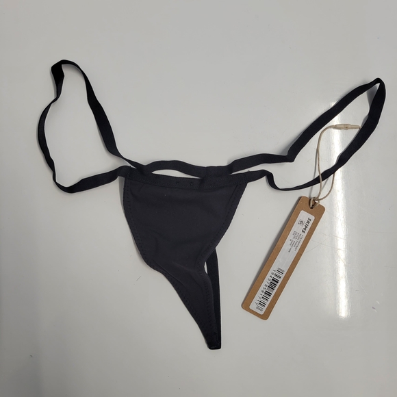 (SKIMS)3 panties for $32 new with tag, Size:M,. SKIMS-Style 018 - Picture 7 of 8